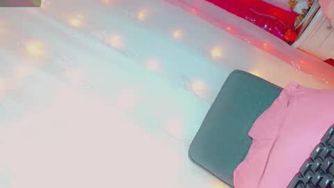 isabellagirs online show from November 23, 10:24 am