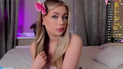 Snapshot of isabellakin chatting on October 12, 11:14 am Hi Im Bella online show from October 12, 11:14 am