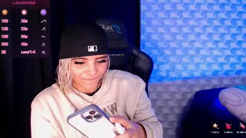 Isabella Mout  online show from January 25, 2:37 am