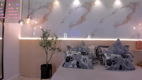 Snapshot of isabellasouza chatting on September 25, 12:01 pm online show from September 25, 12:01 pm