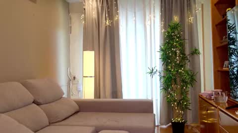 isabellauribe online show from March 13, 1:58 pm