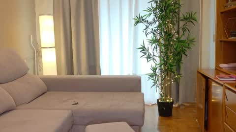 isabellauribe online show from May 9, 11:38 am