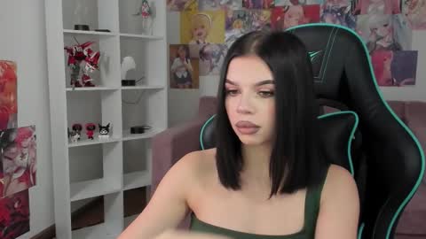 Snapshot of isabellevale chatting on October 2, 6:01 am isabellevale online show from October 2, 6:01 am
