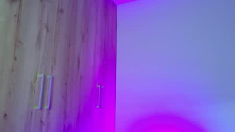 Isabella Hilton online show from March 14, 12:31 pm