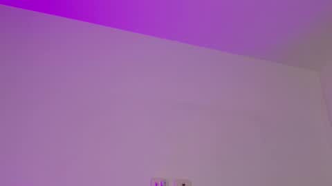 Isabella Hilton online show from January 31, 7:11 pm