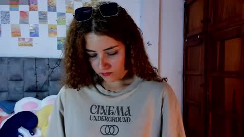 Isabela  online show from April 21, 3:02 am