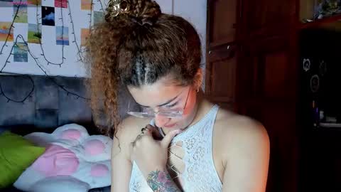 Isabela  online show from February 5, 7:12 am