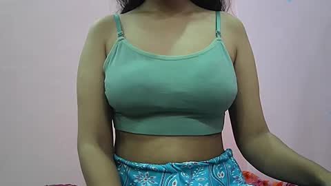 Snapshot of ishika_singh_ chatting on October 16, 2:33 am ishika_singh_ online show from October 16, 2:33 am