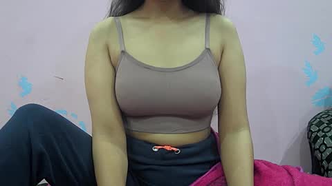 ishika_singh_ online show from February 6, 3:43 am