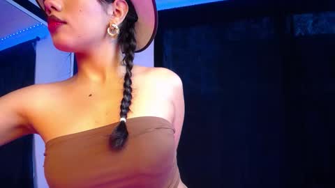 isis_valen online show from December 17, 12:45 pm