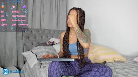 Isla Blue online show from November 4, 4:36 am