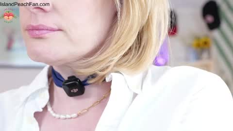 Lou  Peaches online show from April 26, 2:04 pm