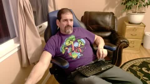 Snapshot of islandguy70 chatting on February 24, 10:58 pm Jim online show from February 24, 10:58 pm