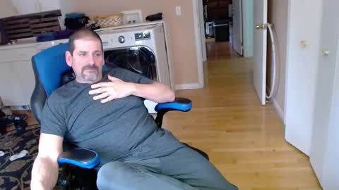 Snapshot of islandguy70 chatting on February 13, 5:44 pm Jim online show from February 13, 5:44 pm