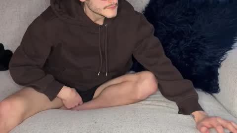 isocialmedia online show from February 25, 12:20 pm