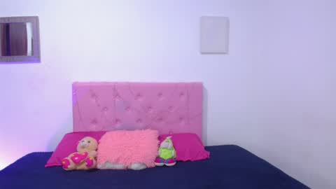 Snapshot of issa_kitty chatting on February 24, 7:41 pm issa_kitty online show from February 24, 7:41 pm