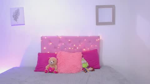 Snapshot of issa_kitty chatting on March 10, 8:01 pm issa_kitty online show from March 10, 8:01 pm