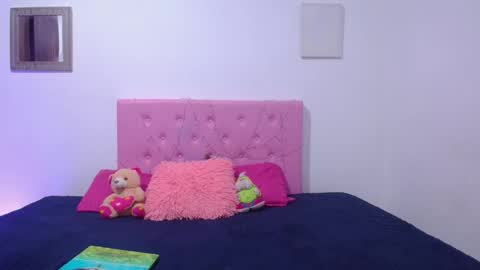 Snapshot of issa_kitty chatting on March 4, 10:05 pm issa_kitty online show from March 4, 10:05 pm