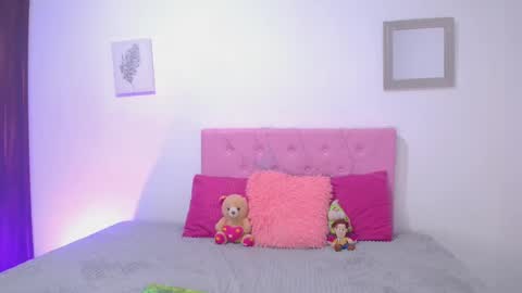 Snapshot of issa_kitty chatting on March 7, 11:27 pm issa_kitty online show from March 7, 11:27 pm