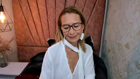 ISSA MILF online show from November 26, 1:52 pm