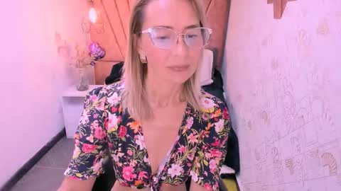 Snapshot of issa_milf__ chatting on October 1, 2:16 pm ISSA MILF online show from October 1, 2:16 pm