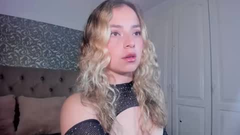 Snapshot of issadorajames chatting on September 20, 1:58 pm issadorajames online show from September 20, 1:58 pm