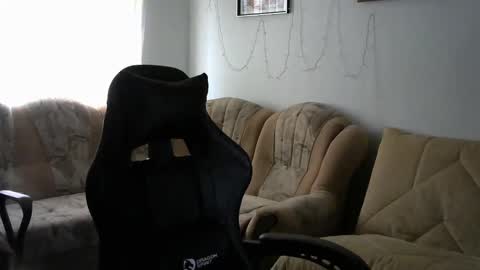 IsXLoves online show from February 5, 10:51 am