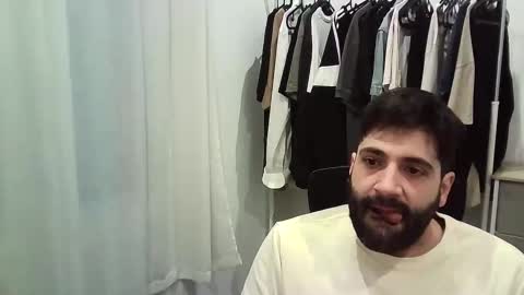 italianboybcn online show from January 6, 7:34 am