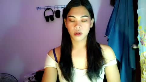 its_chloe20 online show from August 1, 1:45 pm