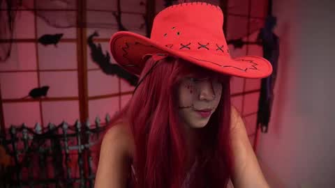 Snapshot of its_lola chatting on November 1, 2:01 am online show from November 1, 2:01 am