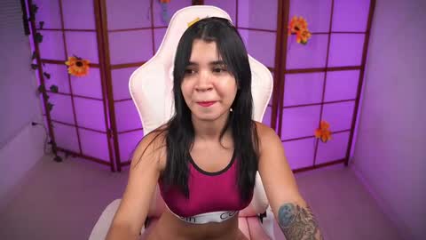 Snapshot of its_lola chatting on October 1, 2:10 am online show from October 1, 2:10 am