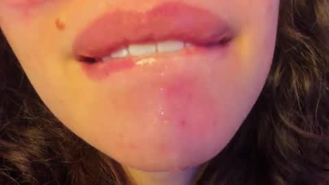 Snapshot of its_marie chatting on March 6, 5:22 pm Maria online show from March 6, 5:22 pm