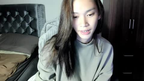 Snapshot of its_me_cora chatting on February 6, 8:02 pm Cora online show from February 6, 8:02 pm