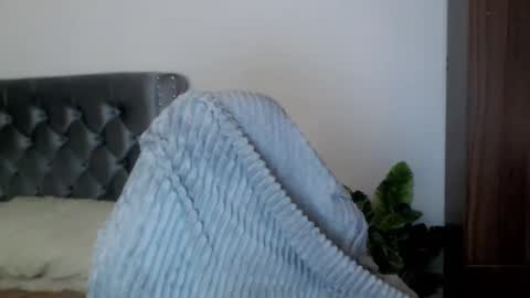 Snapshot of its_me_cora chatting on March 8, 8:44 am Cora online show from March 8, 8:44 am