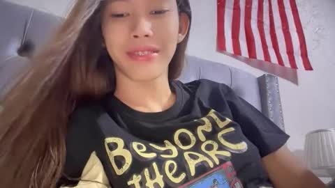 Snapshot of its_me_cora chatting on October 19, 12:37 am Cora online show from October 19, 12:37 am