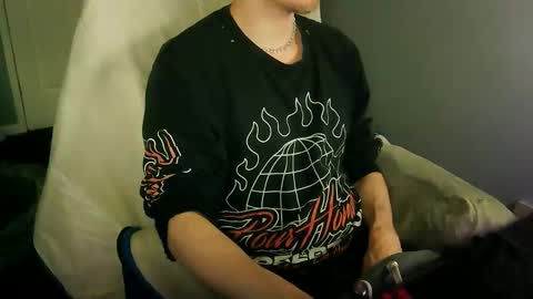 itsnotliam834 online show from September 9, 2:33 am