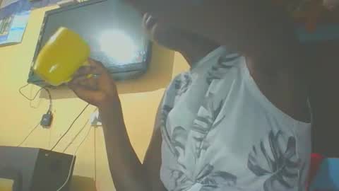 Snapshot of itsqueen_blacq chatting on October 11, 12:21 pm Queen blacq online show from October 11, 12:21 pm