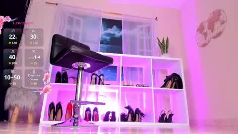 Snapshot of itzel__ chatting on October 20, 12:54 pm Call me Itzel online show from October 20, 12:54 pm