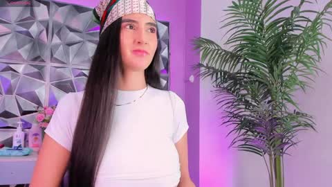 Itzel  online show from May 7, 3:41 pm