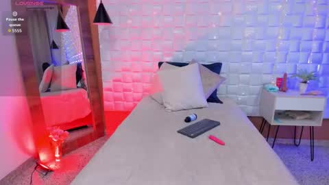 Itzel  online show from February 24, 2:09 pm