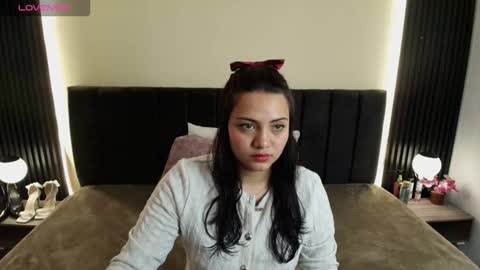 I V O N N E R O S S online show from March 18, 12:22 pm