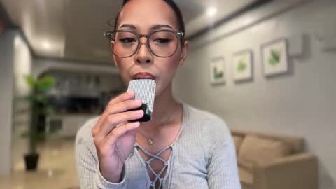 kirstenelsie online show from October 28, 1:50 am