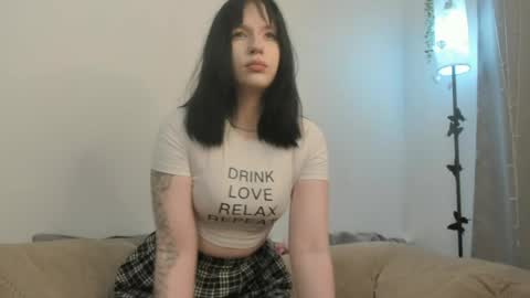 ivorytrace online show from April 6, 9:49 pm