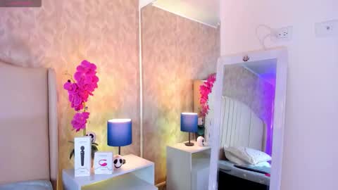 Ivy  online show from December 5, 9:01 pm