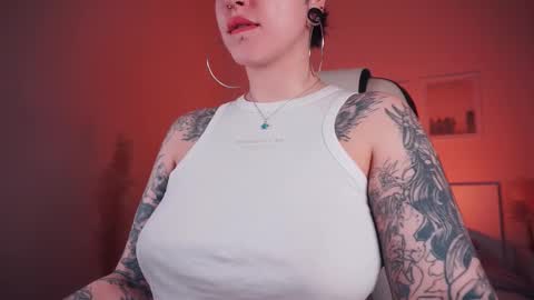 Snapshot of ivyhoney chatting on February 26, 10:16 am IVY - Follow me 3 online show from February 26, 10:16 am