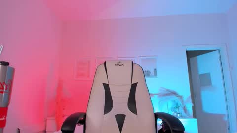 Snapshot of ivyhoney chatting on September 14, 9:44 am IVY - Follow me 3 online show from September 14, 9:44 am