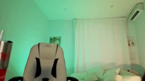 Snapshot of ivyhoney chatting on September 16, 7:44 am IVY - Follow me 3 online show from September 16, 7:44 am