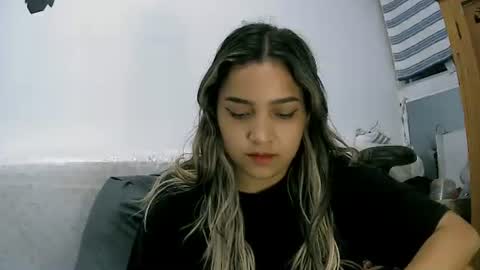 izzy_32 online show from April 4, 2:07 am