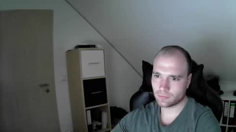 here4y online show from November 14, 10:50 am