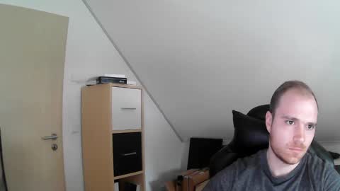 here4y online show from February 3, 10:03 am